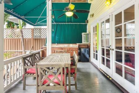 Curry House - Pool, King Bed & Balcony! Room 7 คีย์เวสต์ ภายนอก รูปภาพ