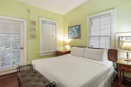 Curry House - Pool, King Bed & Balcony! Room 7 คีย์เวสต์ ภายนอก รูปภาพ